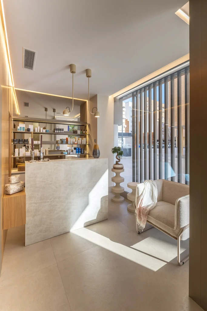 Reportaje de fotografía de interiorismo y arquitectura para el centro de estética Lina Artero en Lorca por José Filemón fotografía Murcia.