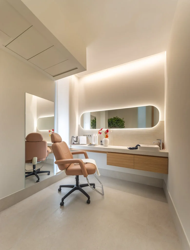 Reportaje de fotografía de interiorismo y arquitectura para el centro de estética Lina Artero en Lorca por José Filemón fotografía Murcia.