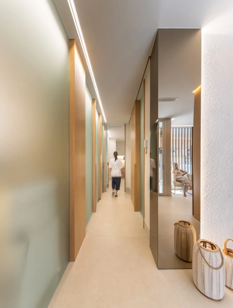 Reportaje de fotografía de interiorismo y arquitectura para el centro de estética Lina Artero en Lorca por José Filemón fotografía Murcia.